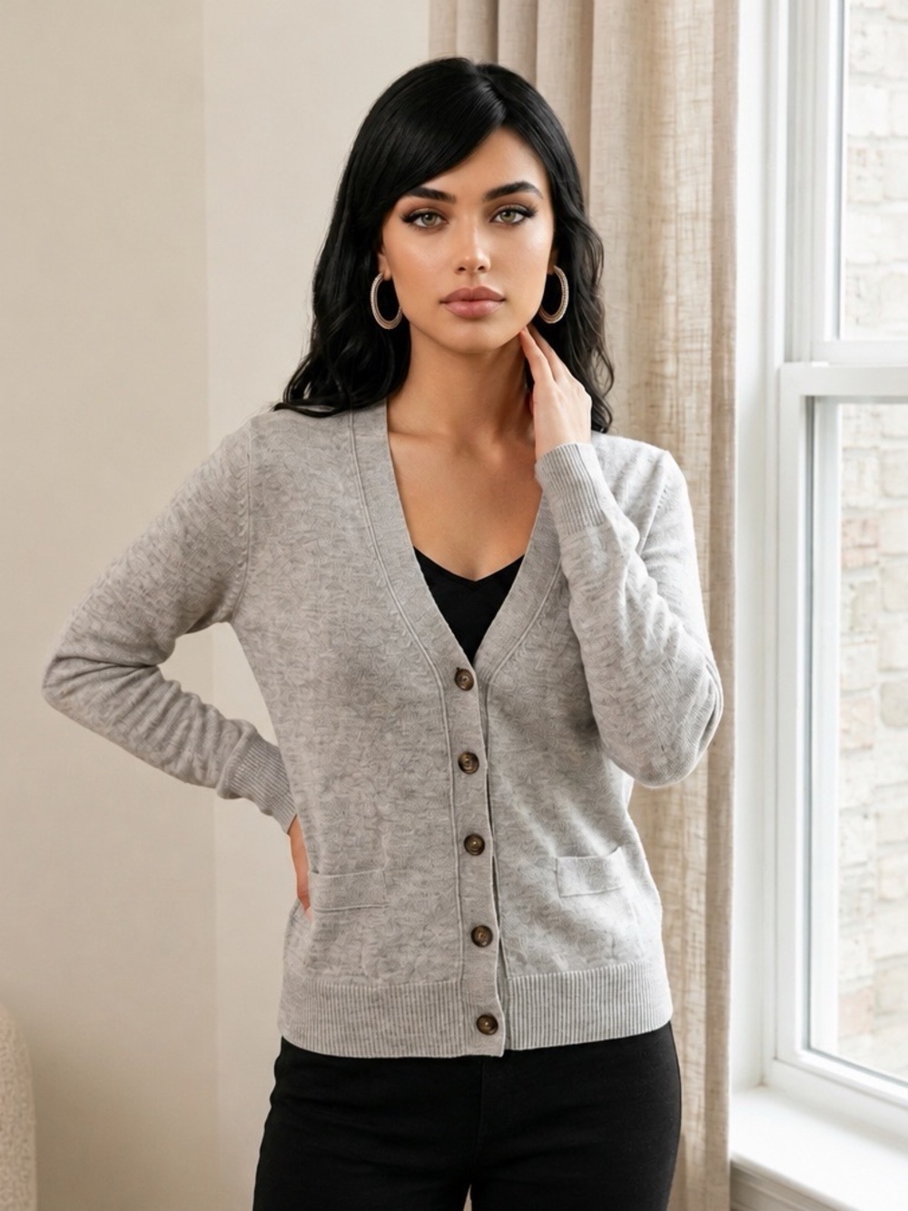 Women’s J.Crew Light Gray V-Neck Button Cardigan Sweater Size Medium EUC